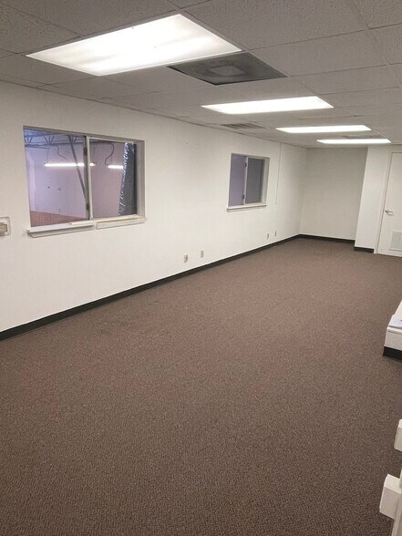 More Photos Of 7456 Reindeer Trl, San Antonio Warehouse For Lease