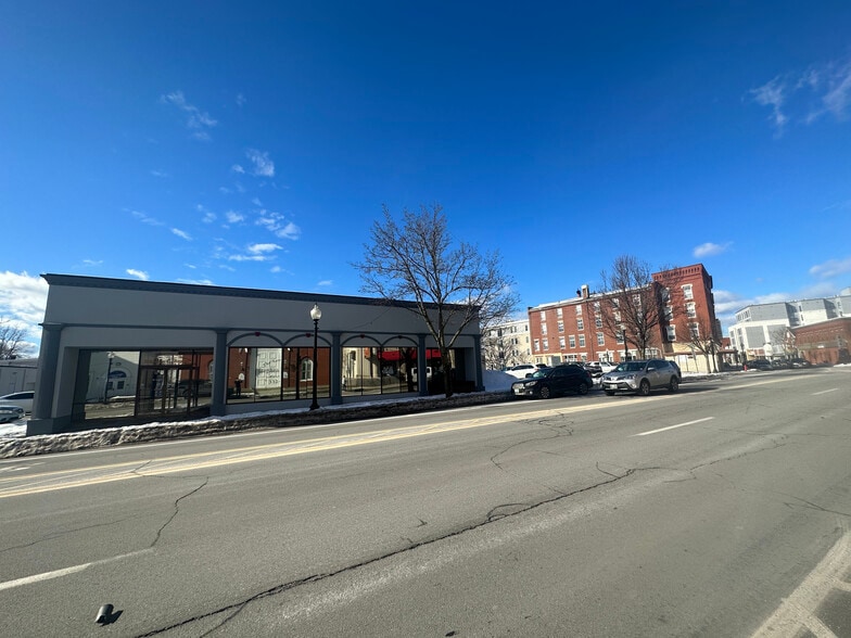 More Photos Of 21 Main St, Rochester Storefront Retail Residential For Lease