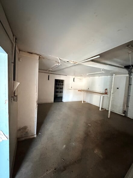 More Photos Of 3125 Yankee Rd, Middletown Auto Repair For Lease