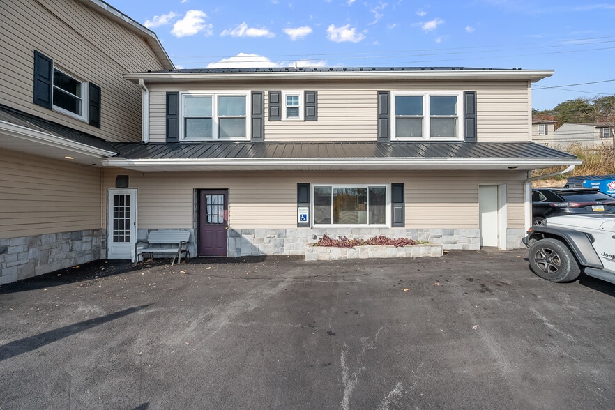 More Photos Of 200 E Main St, Hancock Restaurant For Sale