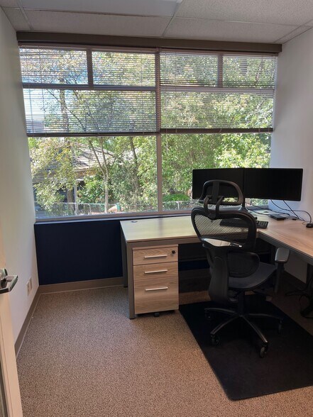 More Photos Of 4055 Lake Washington Blvd NE, Kirkland Office For Lease