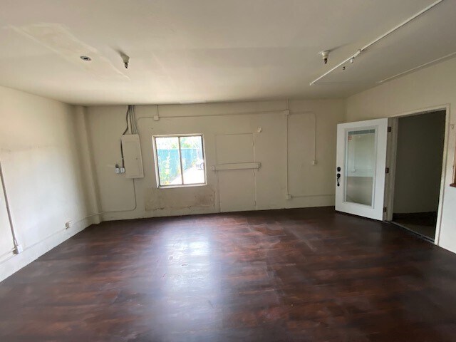 More Photos Of 654 Irwin St, San Rafael Service For Lease