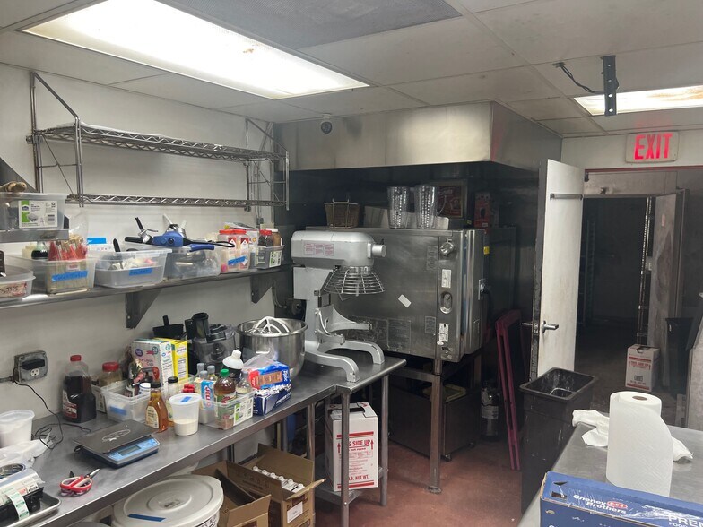 More Photos Of 1714 SE Hawthorne Rd, Gainesville Restaurant For Sale