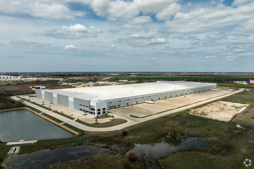 More Photos Of 11333 County Road 212, Forney Distribution For Lease