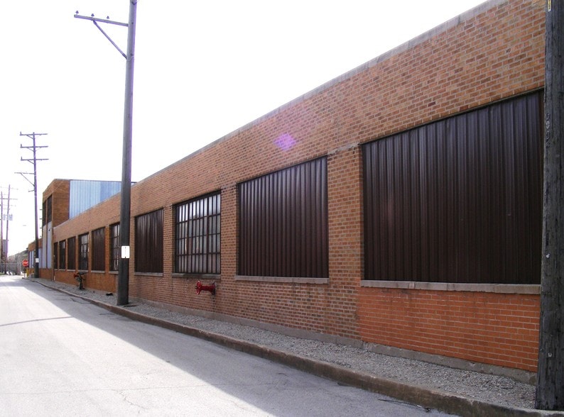 More Photos Of 6801 W 66th Pl, Bedford Park Warehouse For Lease