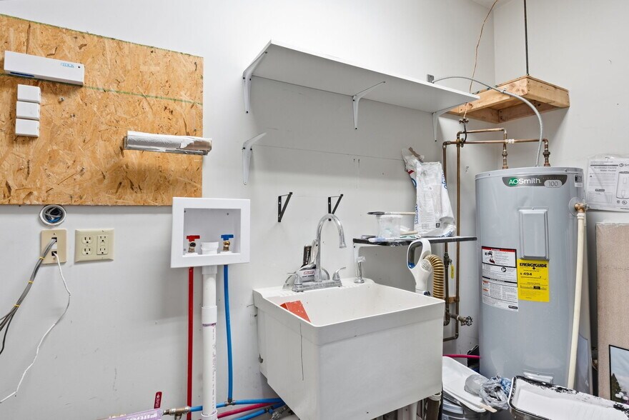More Photos Of 197 E Morse St, Markle Office For Sale