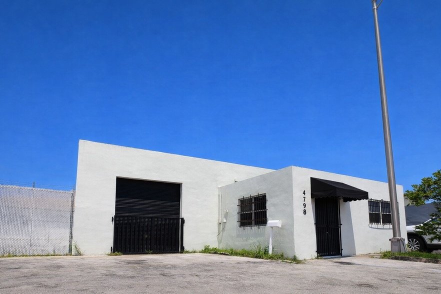 Primary Photo Of 4798 E 10th Ln, Hialeah Service For Lease