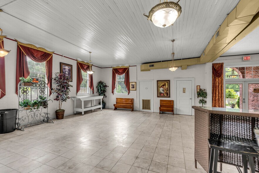 More Photos Of 119 College St, Chester Office Residential For Lease