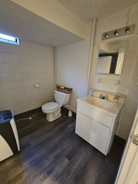 More Photos Of 2723 N Walnut St, Bloomington Office For Sale