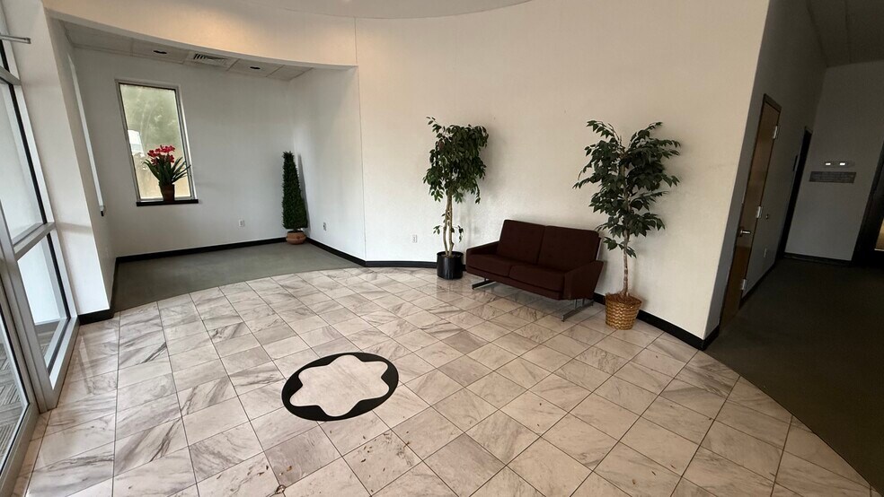 More Photos Of 75 North St, Bloomsbury Office For Lease