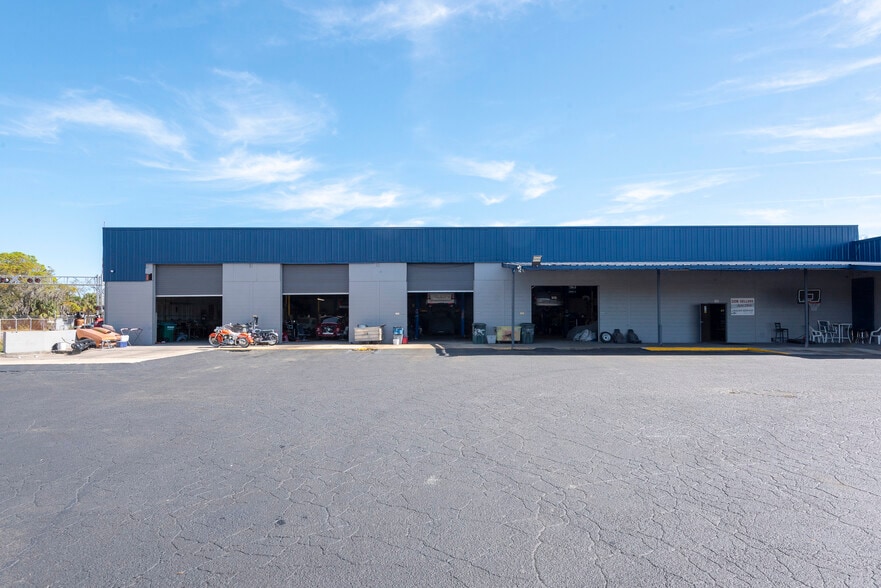 More Photos Of 405 N Charles St, Daytona Beach Warehouse For Sale