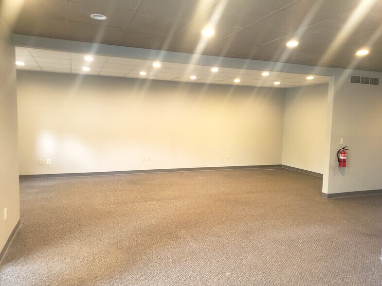 More Photos Of 1110 Buckeye Ave, Ames Office For Lease