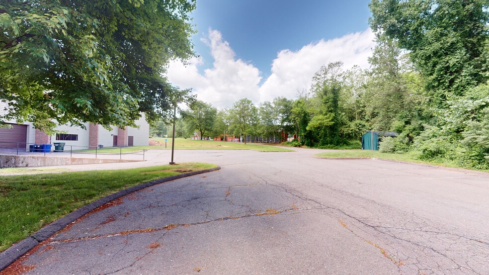 More Photos Of 613 New Britain Ave, Farmington Office For Lease