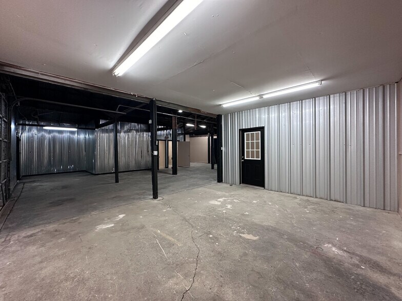 More Photos Of 1530 E 5th Ct, Tulsa Warehouse For Lease