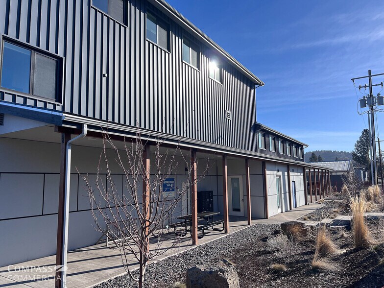 More Photos Of 150 NE Hawthorne Ave, Bend Office For Lease