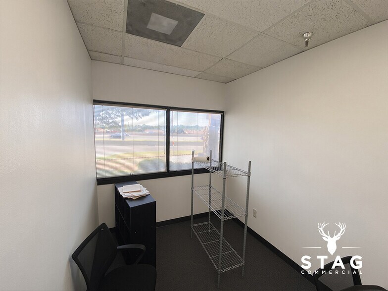 More Photos Of 3901 Airport Fwy, Bedford Office For Lease