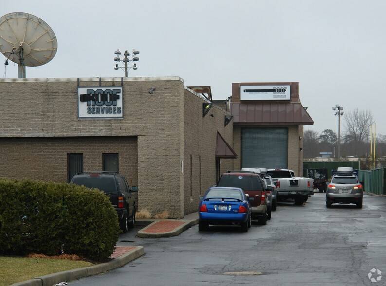 More Photos Of 48 W Jefryn Blvd, Deer Park Warehouse For Lease