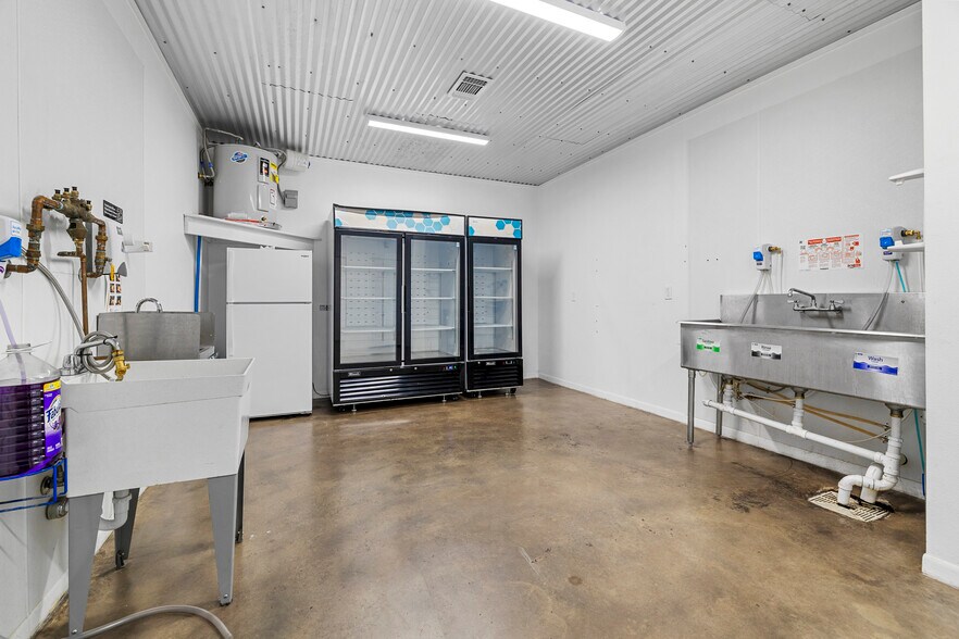 More Photos Of 207 N Henderson Blvd, Kilgore Storefront For Lease