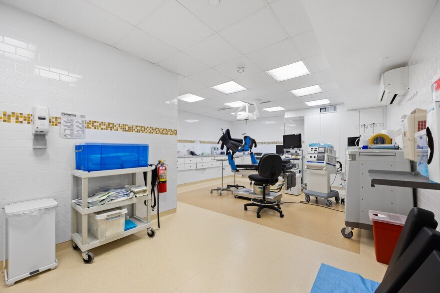 More Photos Of 7210 13th Ave, Brooklyn Medical For Lease