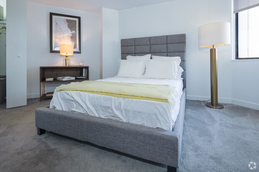 More Photos Of 2623-2627 N Clark St, Chicago Apartments For Lease