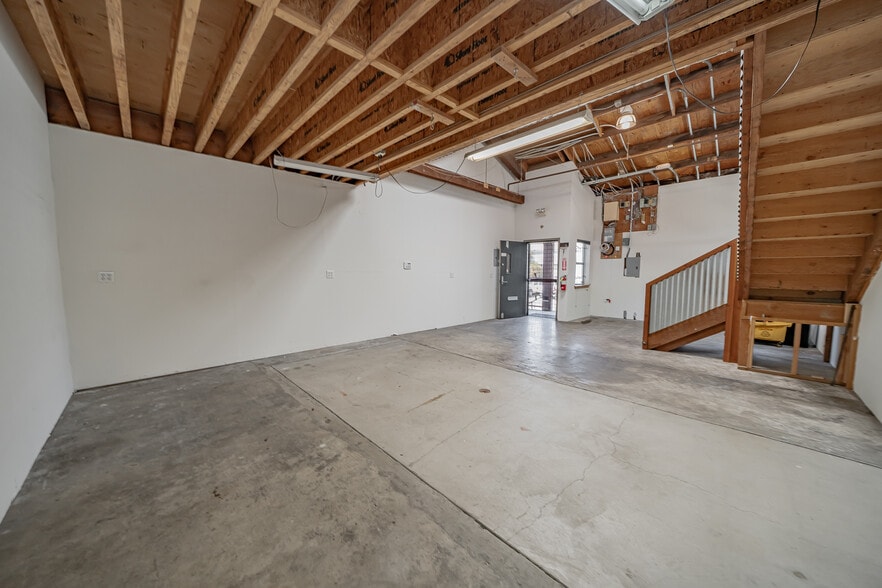 More Photos Of 2894 Ettie St, Oakland Distribution For Lease
