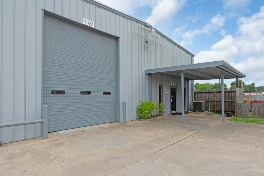 More Photos Of 7322 Almeda Genoa Rd, Houston Warehouse For Lease