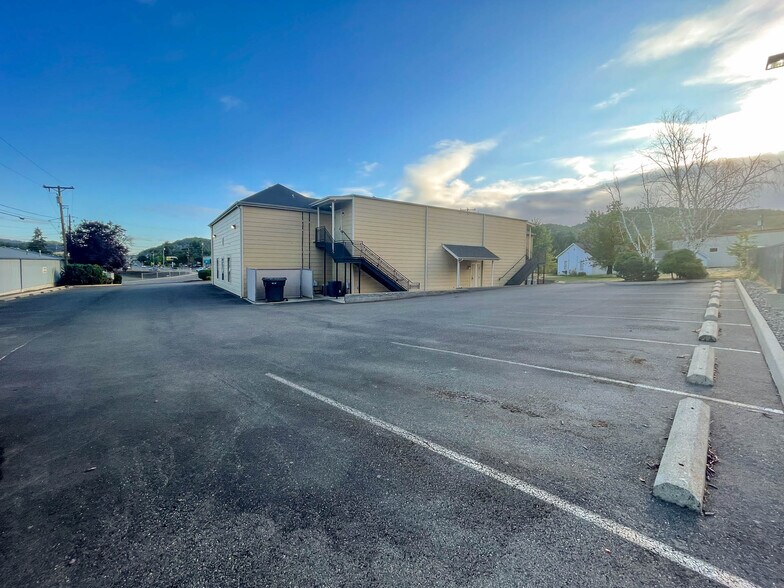 More Photos Of 2198 NE Stephens St, Roseburg Medical For Sale