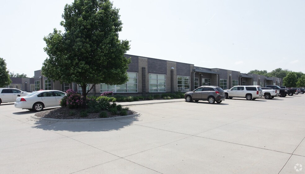 More Photos Of 3730 S 149th St, Omaha Unknown For Lease