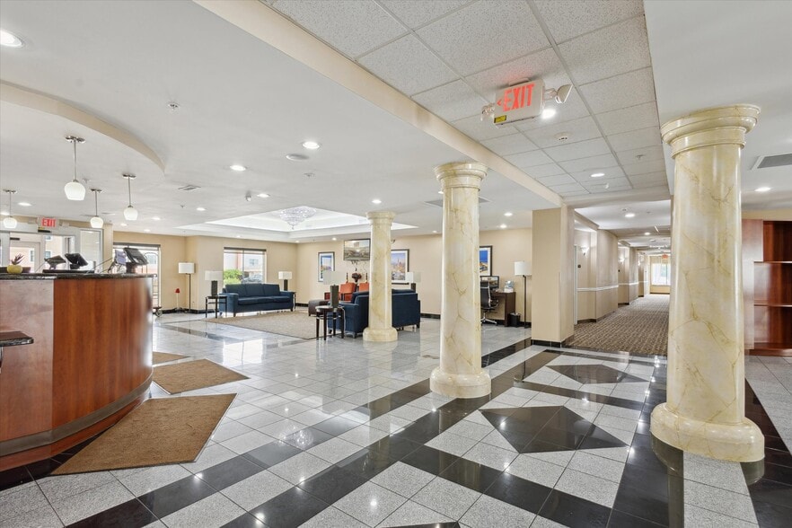 More Photos Of 2750 Fortune Cir W, Indianapolis Hotel For Sale