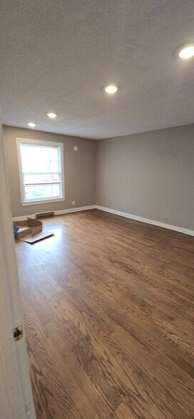 More Photos Of 4502 Fegenbush Ln, Louisville Specialty For Sale