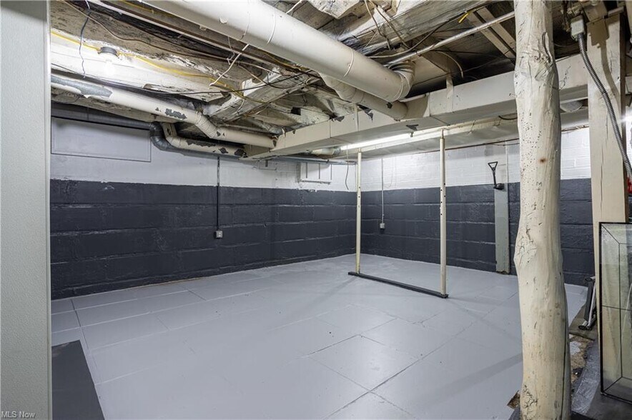 More Photos Of 15355 Old Lincoln Way, Dalton Light Manufacturing For Sale