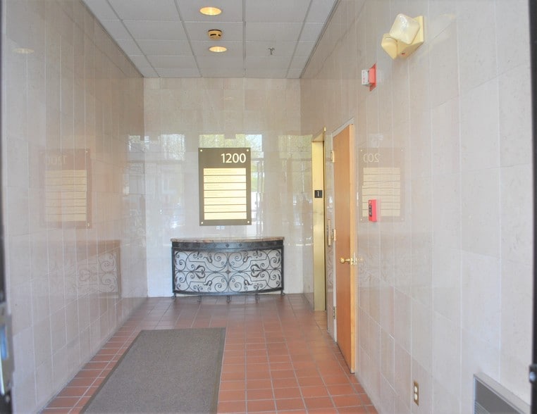 More Photos Of 1200 E Putnam Ave, Riverside Office For Lease