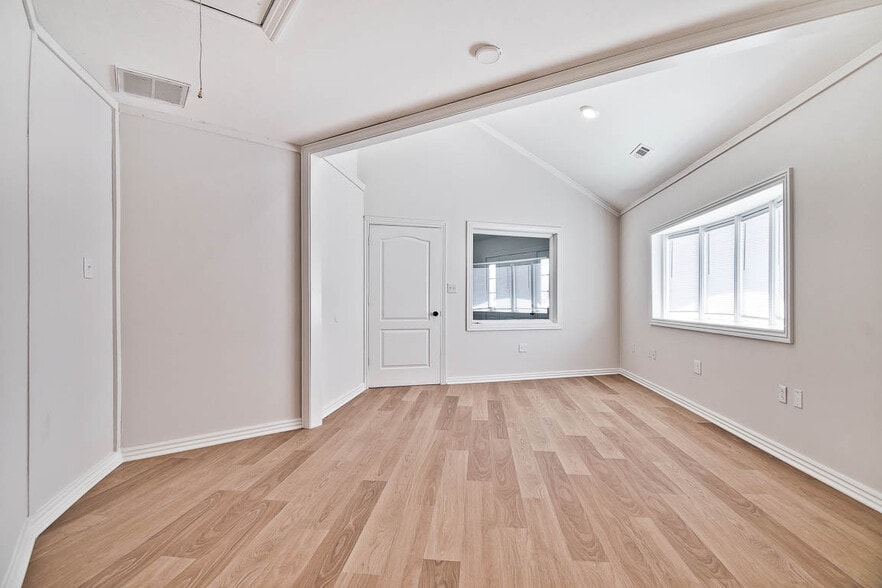 More Photos Of 2442 Heritage Pkwy, Prairie Grove Office For Lease