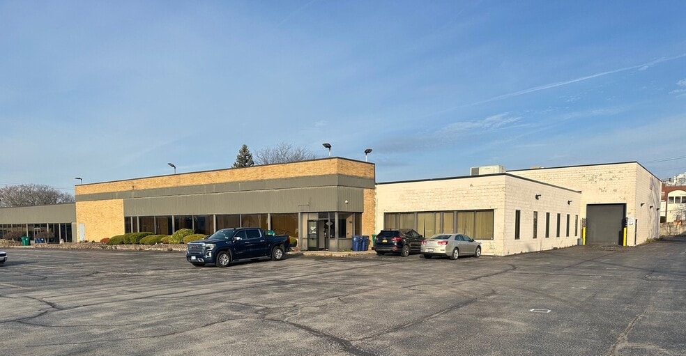 More Photos Of 2351 Whirlpool St, Niagara Falls Office For Lease