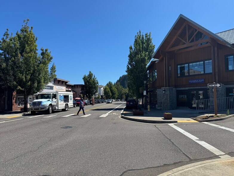 More Photos Of 202 E Historic Columbia River Hwy, Troutdale Storefront Retail Office For Lease