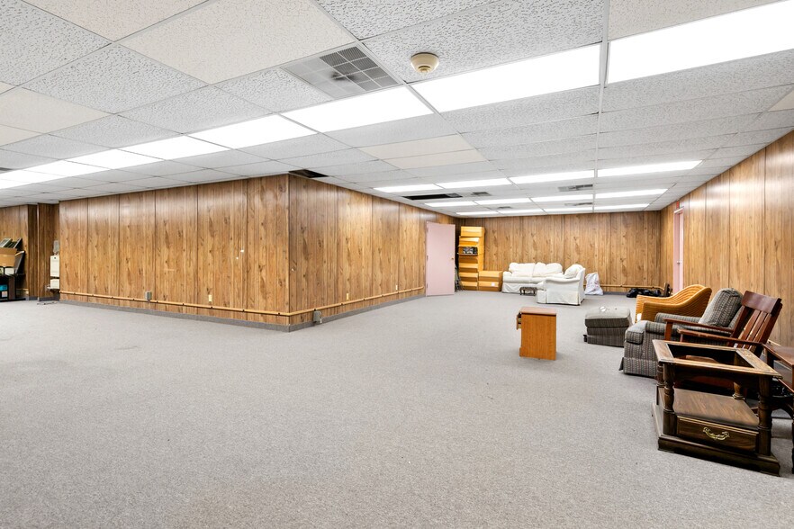 More Photos Of 976 W Minnehaha Ave, Saint Paul Warehouse For Sale