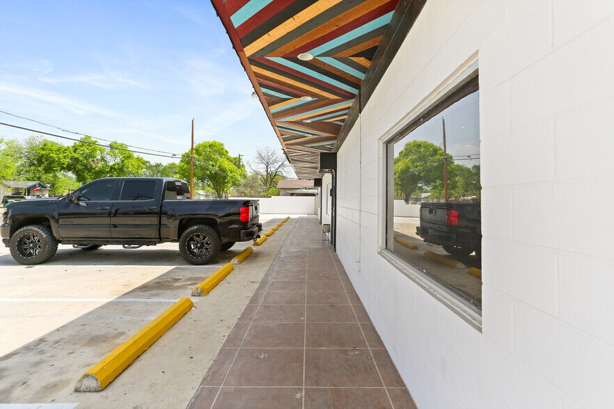 More Photos Of 734 Cantrell Dr, San Antonio Restaurant For Sale