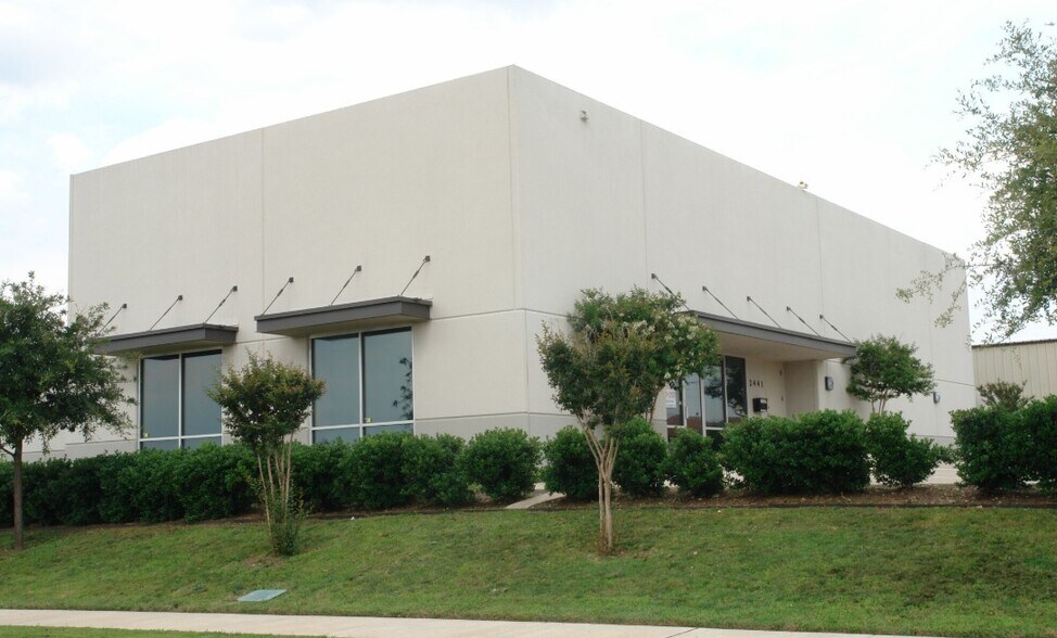 More Photos Of 2441 Pecan St, Carrollton Industrial For Lease