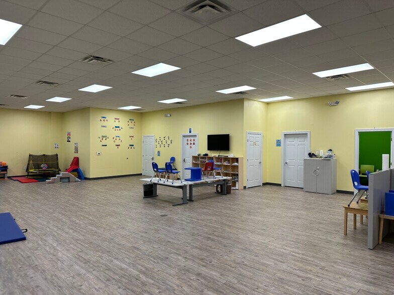 More Photos Of 850-852 Perry Rd, Apex Medical For Lease