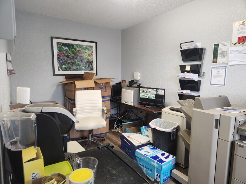 More Photos Of 1563 W Cherry St, Jesup Office For Sale