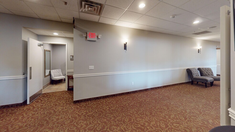 More Photos Of 2171 4th St, White Bear Lake General Retail For Lease