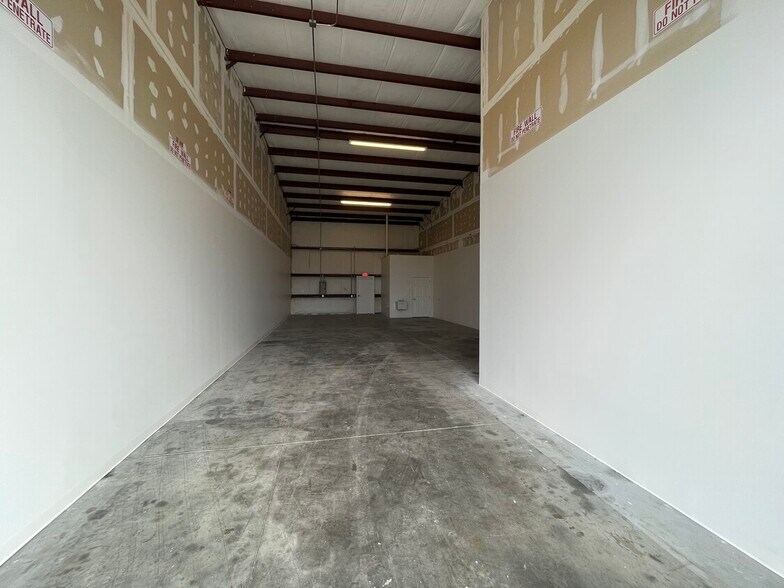 More Photos Of 877 NE 27th Ln, Cape Coral Distribution For Lease