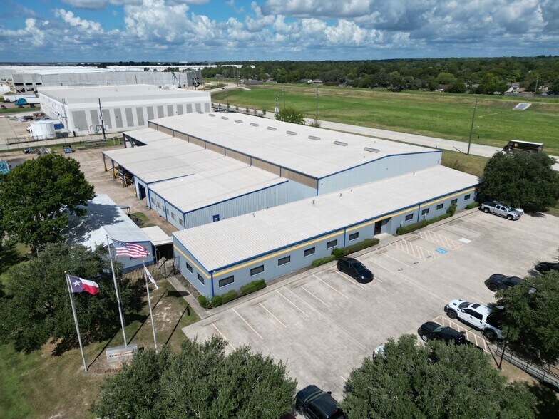 Primary Photo Of 10815 Huffmeister Rd, Houston Manufacturing For Lease