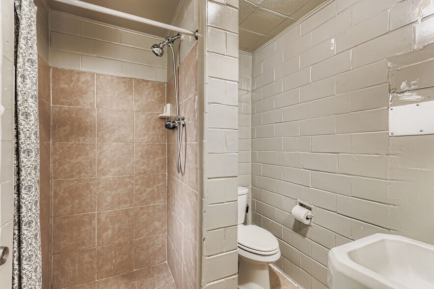 More Photos Of 9600 W Colfax Ave, Lakewood Hotel For Sale