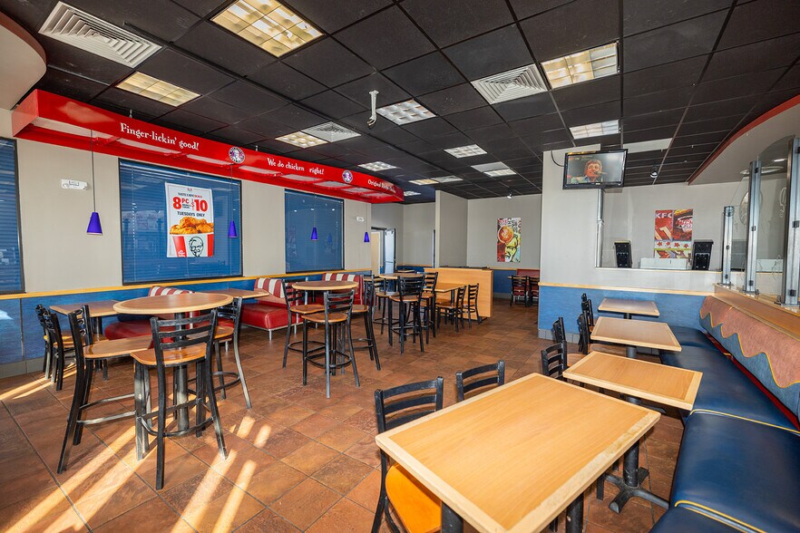 More Photos Of 2613 Candlewood Dr, Emporia Fast Food For Lease