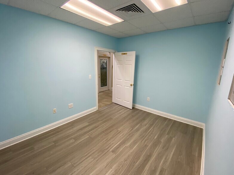 More Photos Of 316 S McKenzie St, Foley Office For Lease