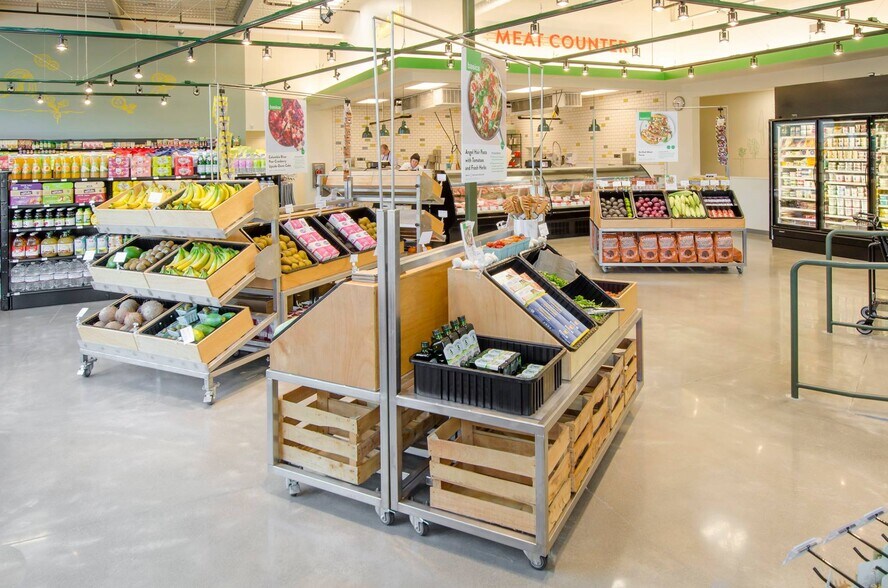 More Photos Of 5035 NE Sandy Blvd, Portland Storefront Retail Office For Lease