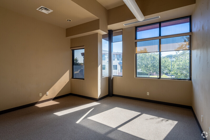 More Photos Of 2802 Flintrock Trce, Austin Coworking Space