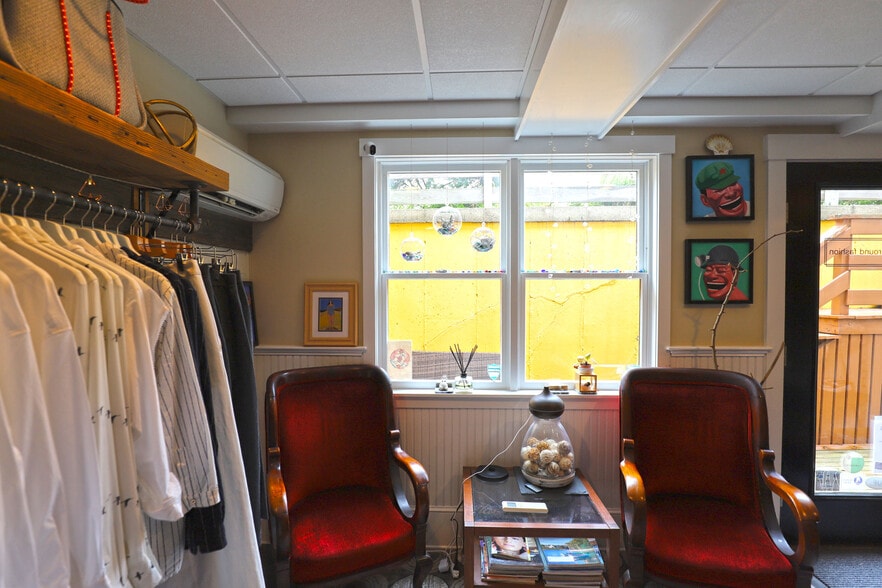 More Photos Of 316 Gifford St, Falmouth Office For Lease