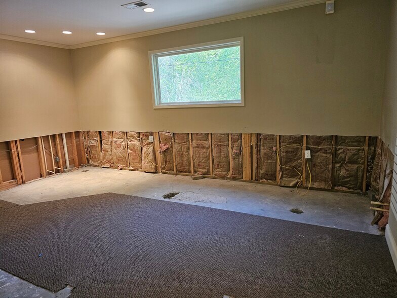 More Photos Of 301 Ramblin Rd, West Columbia Office For Sale